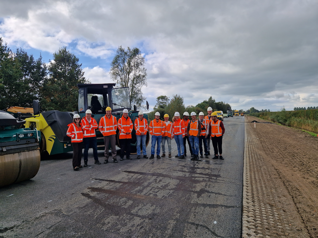 Artikel Land + Water: Provincie Utrecht test de weg naar fossielvrij - Biobased asfalt in de praktijk